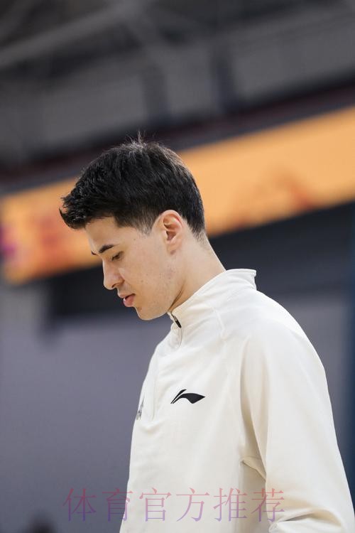 阿不都沙拉木：眼睛有点发肿，回去检查一下，感觉没有大碍