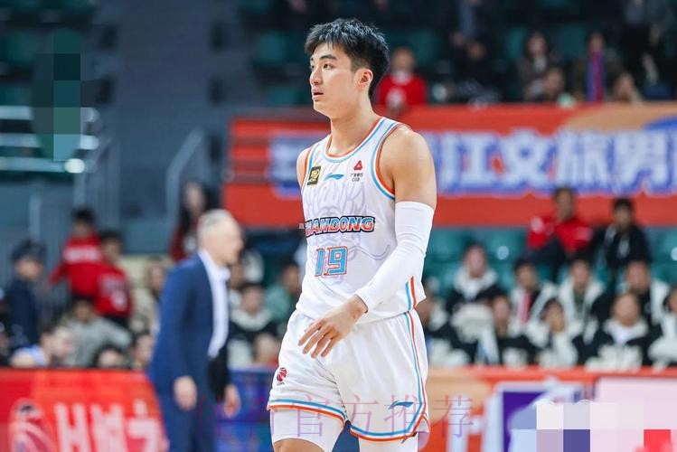 于德豪半场出战9分钟，三分4中4得到12分3板3助攻